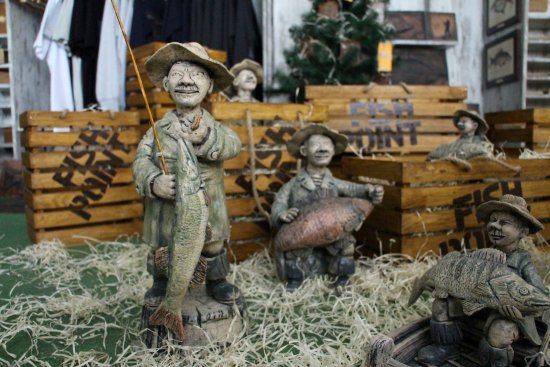 Подарунок для рибака на день народження статуетка рибак з глини